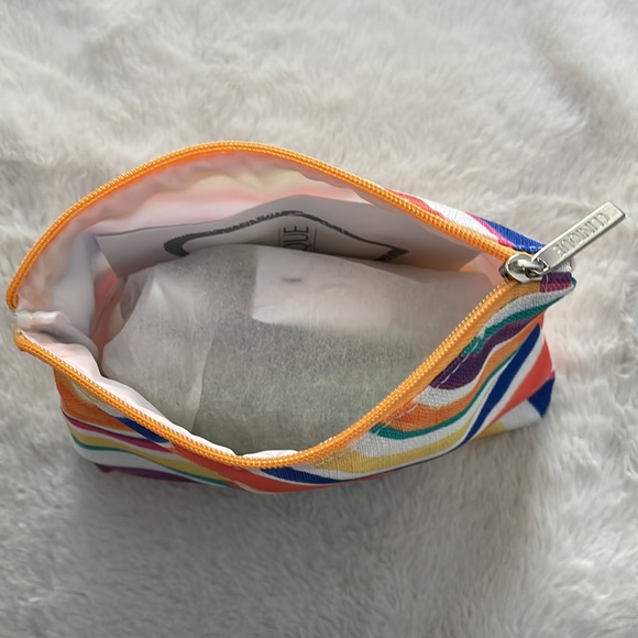 Clinique Gift Set - Picture 12 of 13